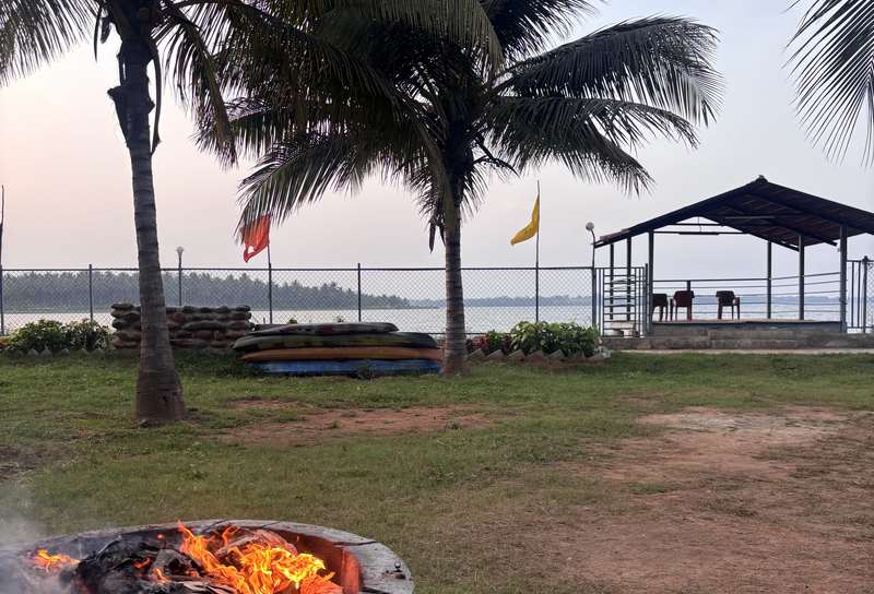 Bonfire by the lake at Thumbe Goodu Resort evening